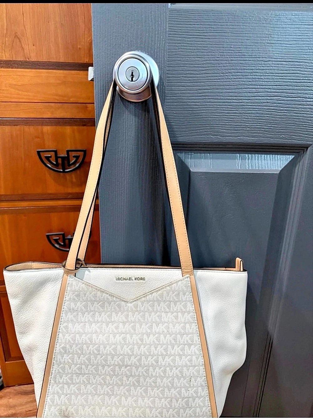 Michael Kors Voyager Medium Logo Tote Bag in White & Brown